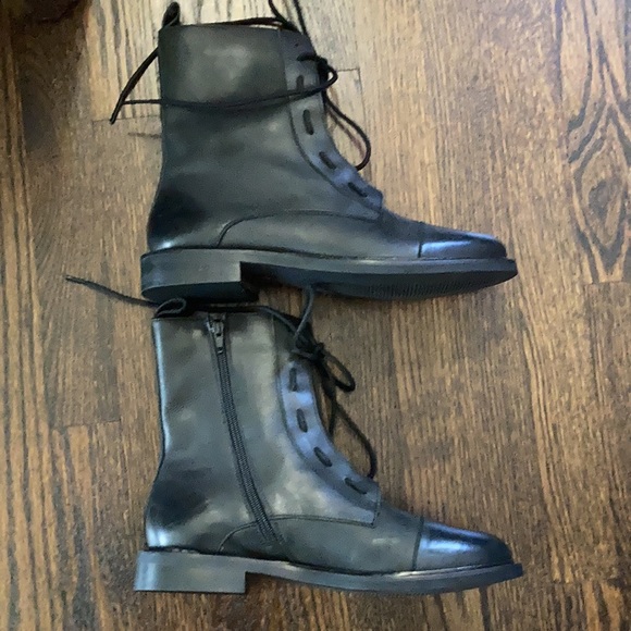 UO Men’s Black Leather Combat Boot Size 8 - Picture 4 of 9